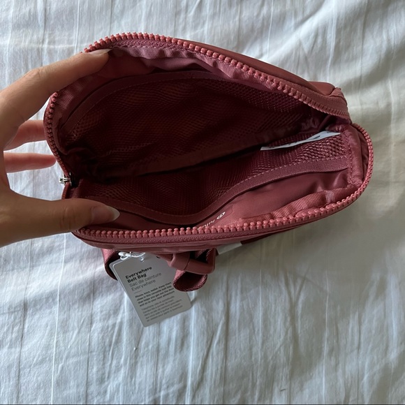 Lululemon brier rose everywhere belt bag - Picture 3 of 4